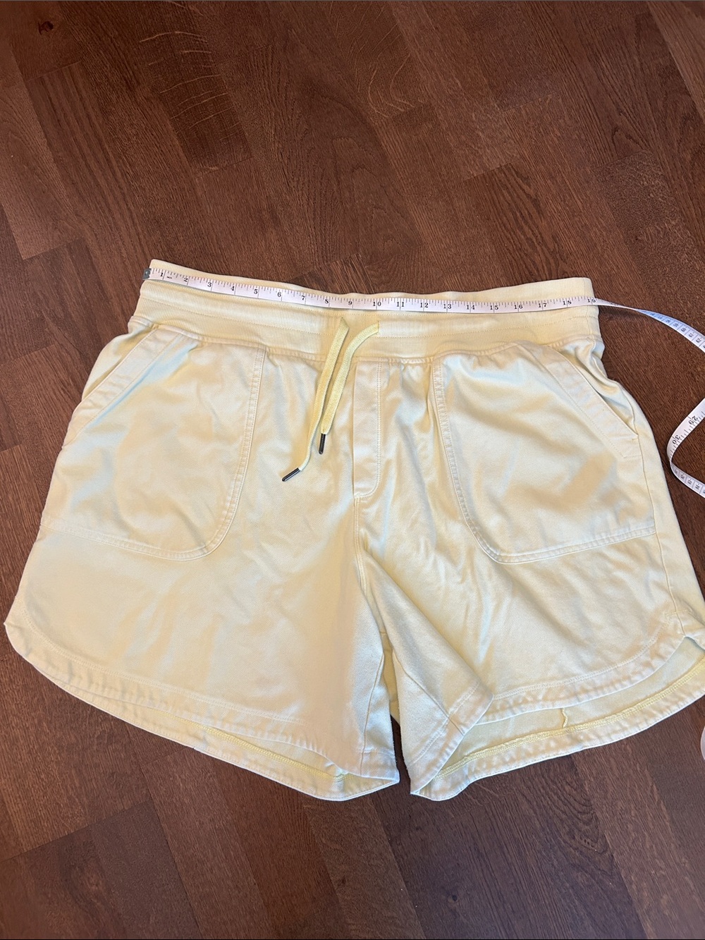 Athleta Farallon Cotton Midi Shorts Drawstring in Yellow